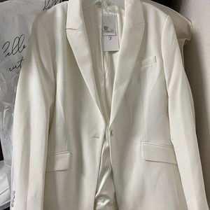 Brand new never worn David’s bridal blazer (size 14)